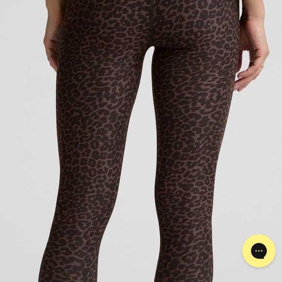 beyond yoga Leopard Print Sports Bra and Leggings Set - Picture 4 of 5